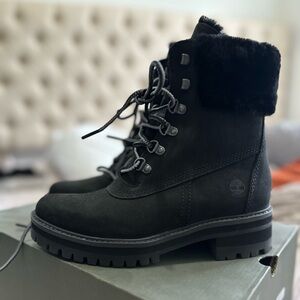 TIMBERLAND BOOTIES WITH FAUX FUR 7.5